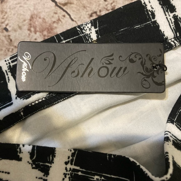 NWT VFshow black/white geometric print, pencil ruched detail midi skirt, size S - Picture 6 of 11